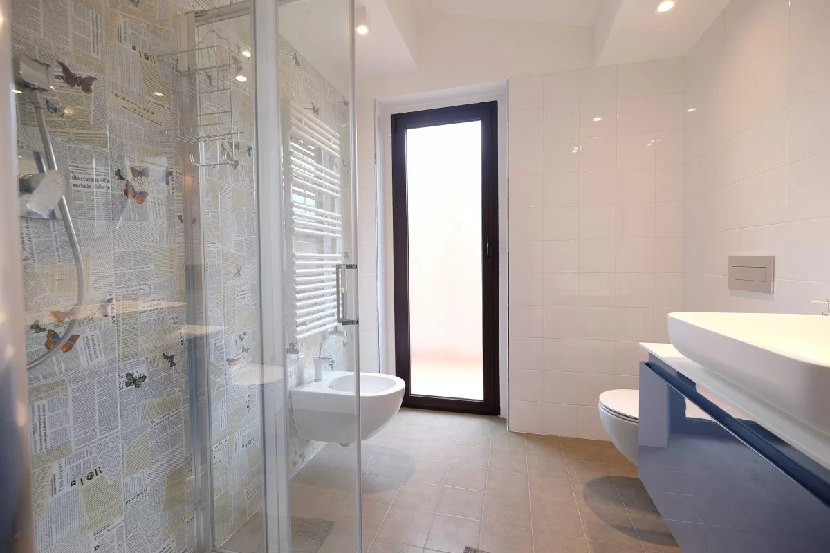 Bagno con doccia, bidet e gabinetto Appartamento Pineto Vacanza Venere 2