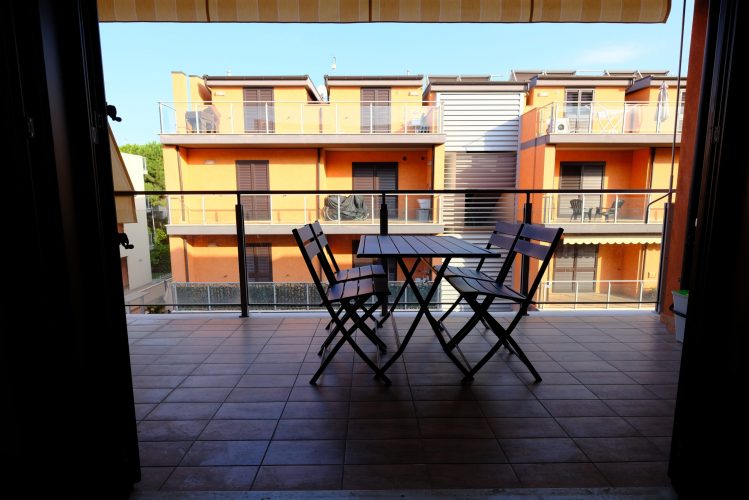 Balcone con vista panorama Appartamento Pineto Vacanza Venere 1